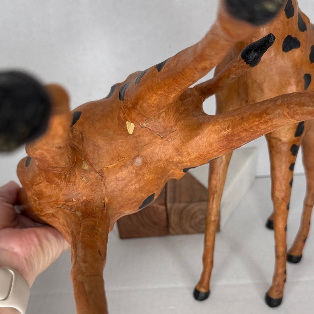 Vintage Estate Leather Wrapped Pair of Giraffes Large 17"-18" with Glass Eyes - Picture 13 of 16